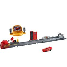 Πίστα Mattel Cars Piston Cup, με ένα αυτοκίνητο Lightning McQueen.
