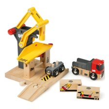 Σταθμός εμπορευματικών τρένων Brio World, με φορτηγό.